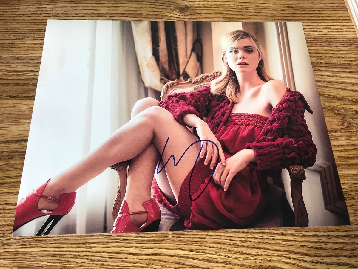 Elle Fanning Autographed 11x14 Photo Sexy Maleficent The Neon