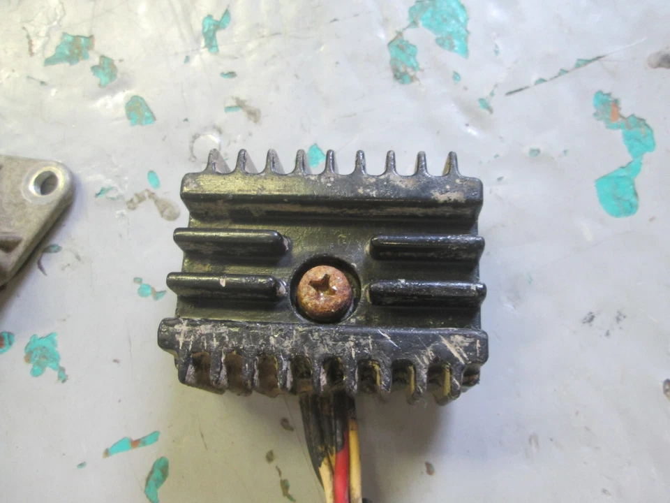 Yamaha  1978 - 1982 XS400 rectifier 1L9-81970-60-00 regulator  / 2L0-81910-50-00 - Image 4 of 4