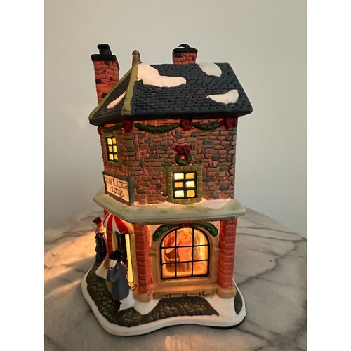 Vintage 2000 Santa's Workshop Turn & Stitch Tailor Lighted House - Picture 13 of 16