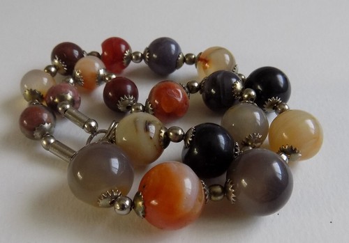 Hermoso collar de ágata hecho de ágata natural con elementos metálicos - Imagen 6 de 7