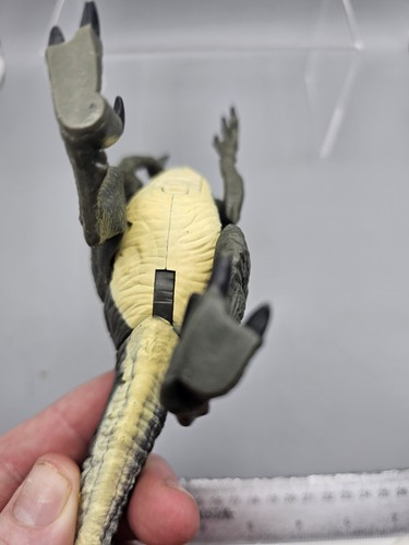 Jurassic World Velociraptor Raptor w/ Tail Action 2015 Hasbro - Picture 8 of 8