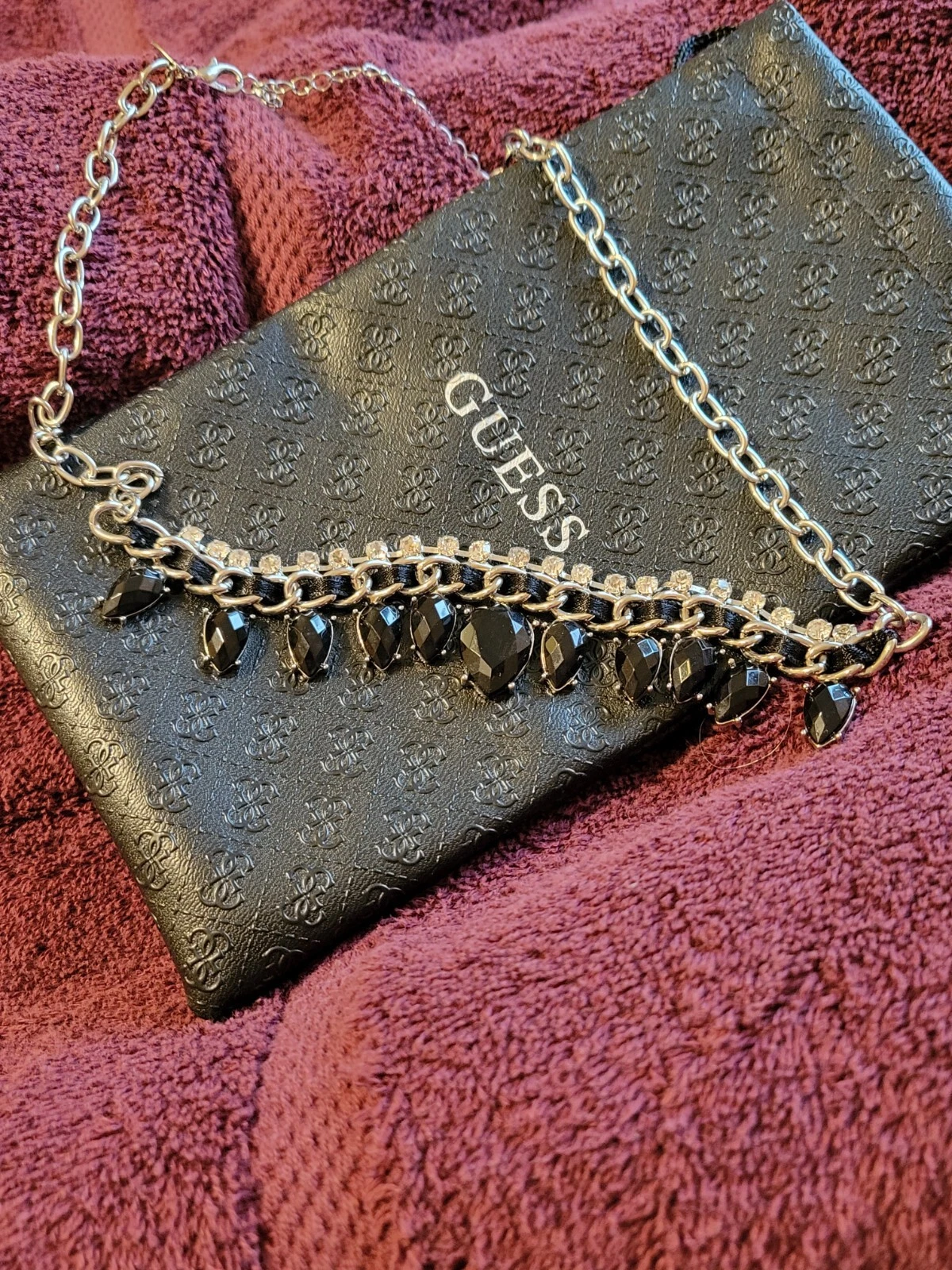 VETEMENTS COLLANA GUESS