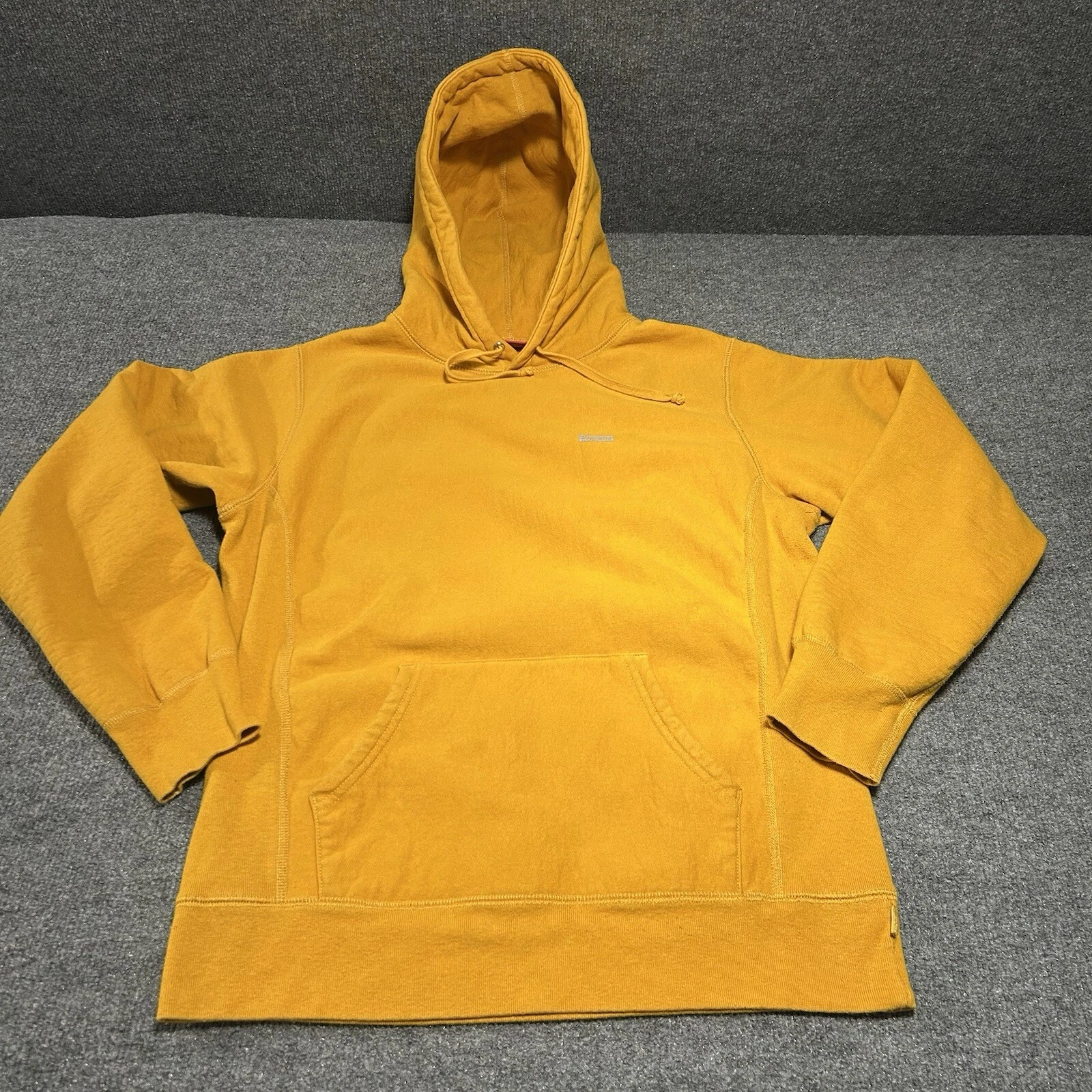 Sweat à capuche Supreme Small Box Logo Made in Canada Taille Medium Tache