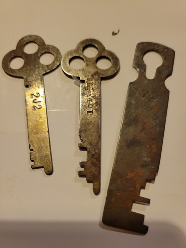 3 Antiq. Yale & Towne Mfg. & Eagle Lock Co. & llaves esqueleto planas de acero sin marca - Imagen 4 de 8