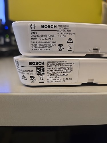 Pair of Bosch B915 SDI2 bus compatible Basic Alarm Keypad - Picture 2 of 3