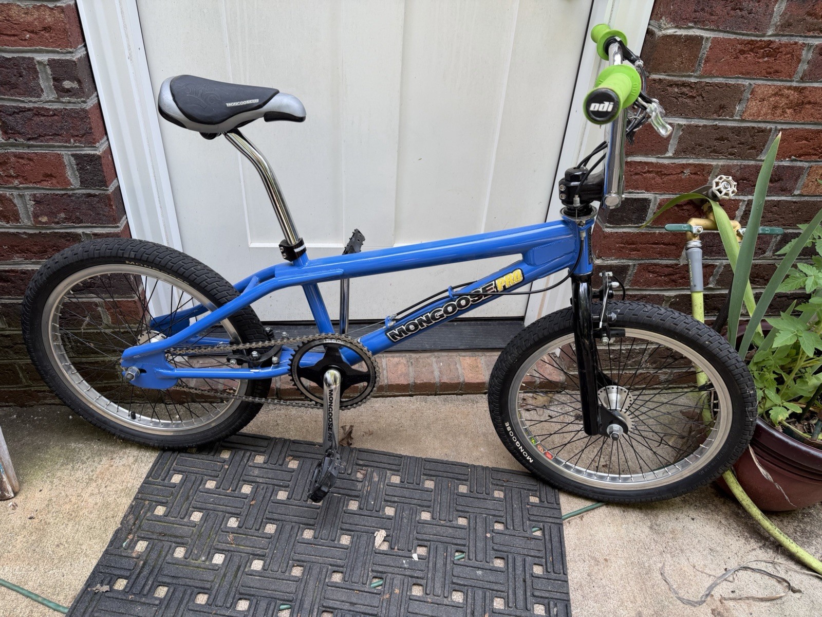 (Used) 2001 Mongoose Pro Rogue BMX freestyle trick bike Blue Excellent Pristina (339.00 USD) (Used) 2001 Mongoose Pro Rogue BMX freestyle trick bike Blue Excellent Pristina (339.00 USD)