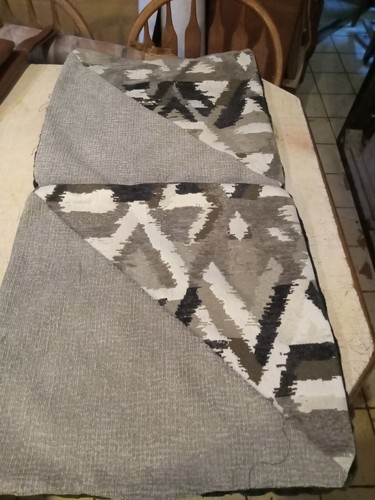 Par de almohadas decorativas grises y negras 20 x 20 - Imagen 2 de 3