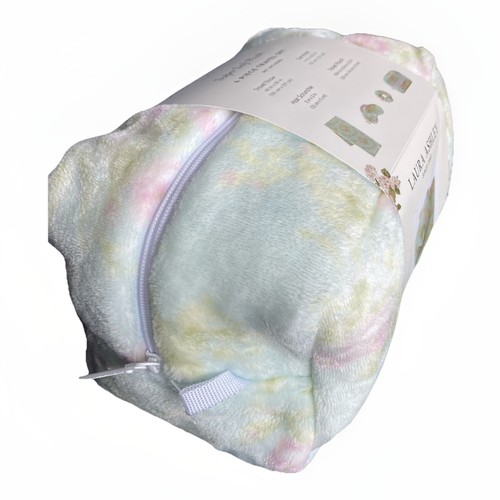 NEU Laura Ashley superweiches Plüsch 4-teiliges Reiseset Tasche Decke Augenmaske Scrunchie - Bild 8 von 9