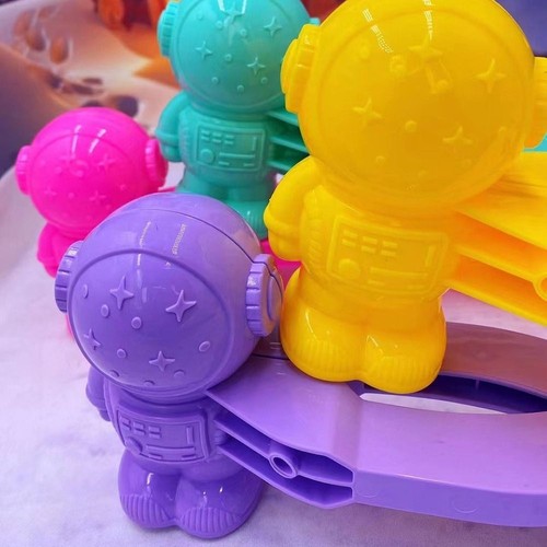 Juguete de nieve de invierno de color aleatorio clip de bola de nieve de plástico juguetes de juego de nieve regalo para niños - Imagen 3 de 7