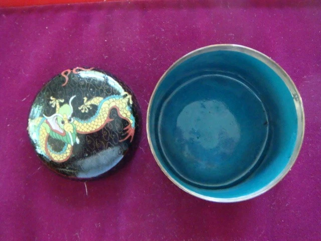 ANTIQUE CLOSONNE VASE DRAGON PICTURE IN BLACK BASE CHINA MARK BASE EXCELLENCE - Image 3 of 4