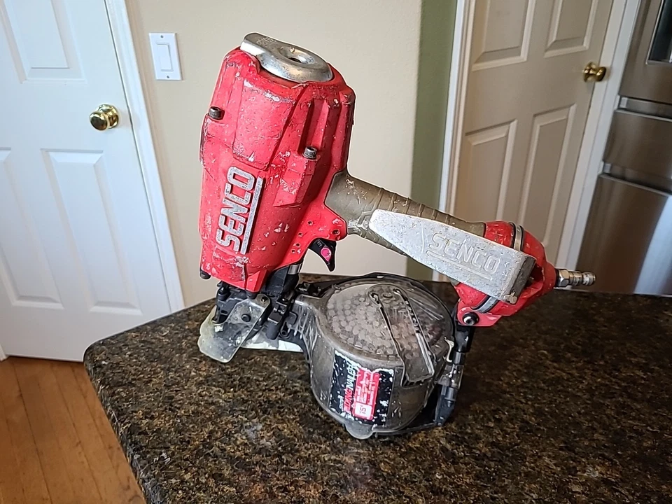 SENCO SN71P1 Coil Nail Gun Takes 1-1/4'' to 2-1/2'' Nail - Image 2 of 4