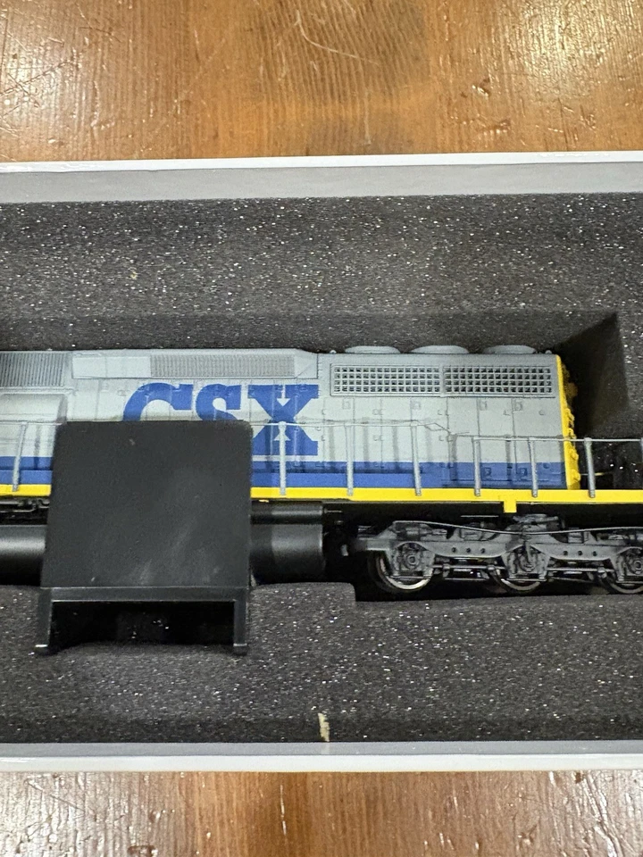 Broadway Limited 707 HO CSX Paragon™ Series Diesel EMD SD40-2 #8208 - Image 4 of 4