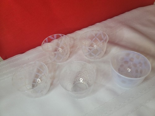 Juego de 5 vasos pequeños de vidrio opalescentes iridiscentes - Imagen 2 de 6