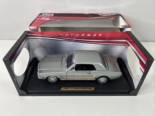 MotorMax Maßstab 1:18 1964 1/2 Mustang Hardtop Die Cast - Silber Neu in OVP - Bild 1 von 13
