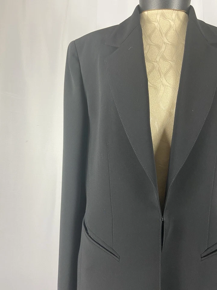 EMANUEL Size 6 Black Classic Skirt Suit - Image 2 of 4