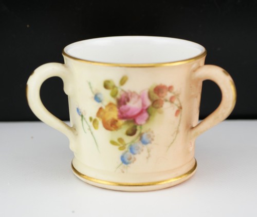 Beautiful Royal Worcester c1902 Blush Three Handled Miniature 38 mm's Tyg - Picture 2 of 4