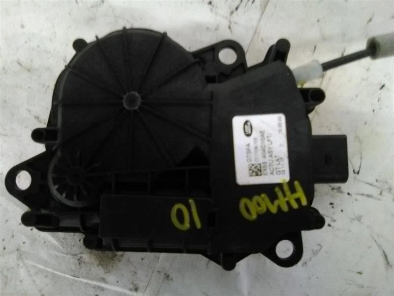 Jaguar F Type 2018 actuador de maletero Foto 2 de 4