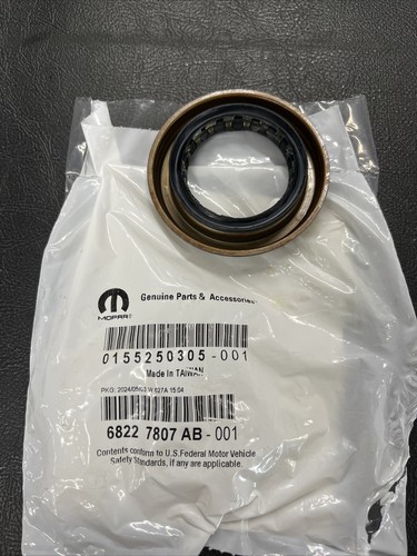 New Genuine Mopar Seal Output OE 68227807AB - Bild 1 von 3