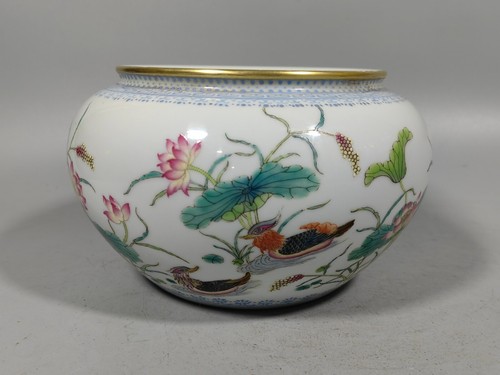Fine China Qing dynasty Yongzheng Porcelain Famille Rose Gilded Pen Wash Z