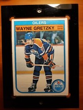 1982-83 O-Pee-Chee - #106 Wayne Gretzky NHL HOCKEY Small Crease On Front