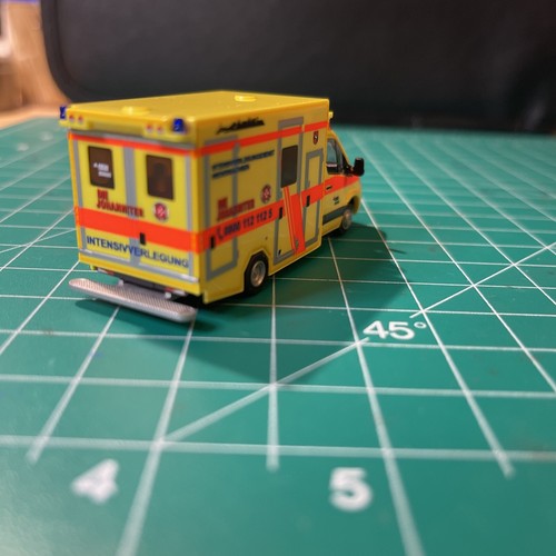 Rietze HO Scale 1:87 Mercedes Johanniter Sprinter Ambulance - Picture 4 of 5