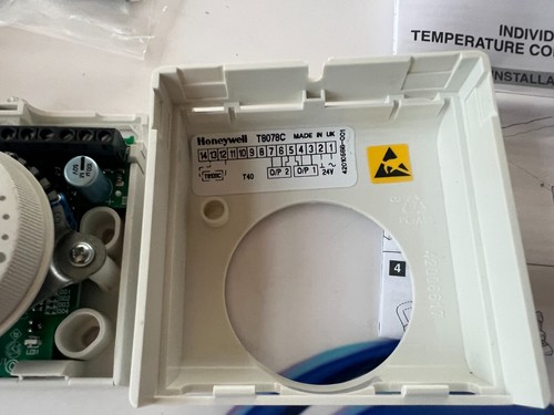 HONEYWELL T8078C1009 ROOM TEMPERATURE CONTROLLER 24VAC 0.3A - Picture 11 of 11