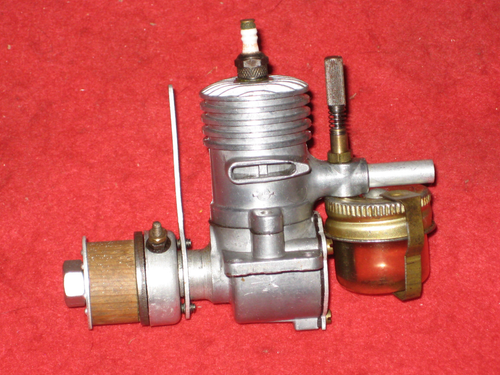 READ VINTAGE 1947 GENIE 29 GAS SPARK MODEL AIRPLANE ENGINE wTANK - Picture 2 of 4