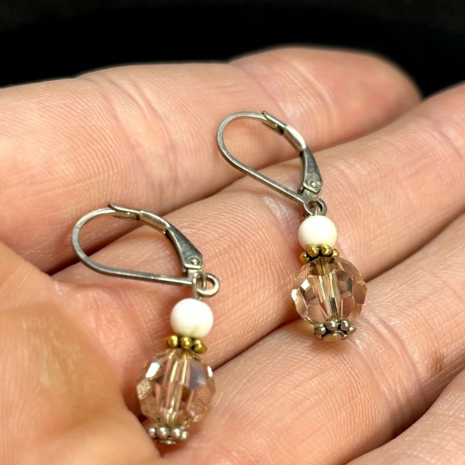 Серьги-рычаги из стерлингового серебра 925 пробы с белыми кораллами и хрустальными бусинами размер 1,25 дюйма - Изображение 4 из 4