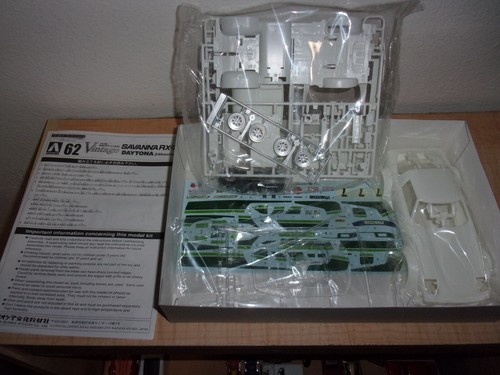 1:24 Aoshima Mazda Savanna RX-7 Daytona 24 Hours 1979 Model Kit Unbuilt Open Box - Picture 2 of 2
