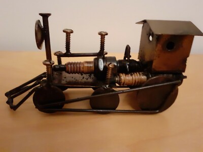 Metallschrott Kunst Modelleisenbahn - Zündkerzen, Schrauben,- Münzen etc Original 