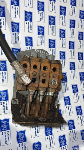 Massey Ferguson Traktoren MF 500 Serie Dreifachlöffel Ventilblock ��CA7424