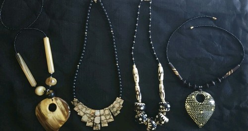 Collana Vintage Estate Lotto di 4 Perline Materiali Misti E Stile - Foto 1 di 8