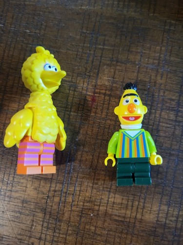 Authentic Lego 2 Minifigures From Set Sesame Street. Collectibles Toys