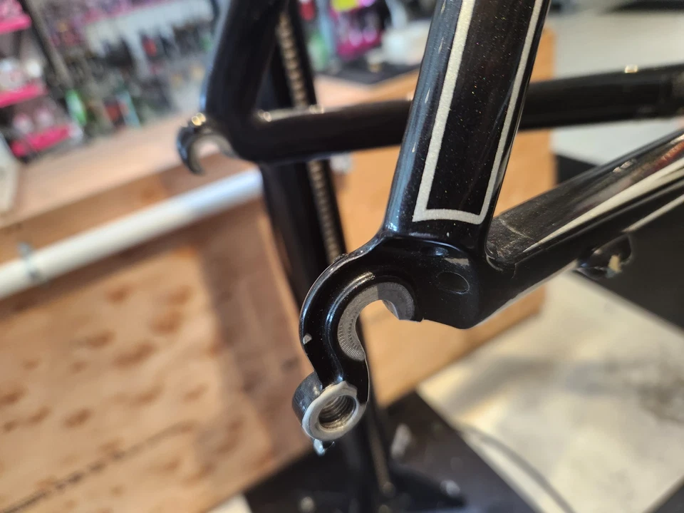 TREK MADONE 5.1 56 cm ROAD BIKE RACE 700c CARBON FIBER NOT DISC EXC COND BLACK - Image 4 of 4