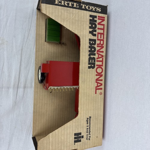 Vintage ERTL #447 International Harvester Hay Baler NIB #447 Red Farm Equipment - Picture 10 of 16