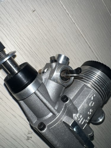 VINTAGE HUGE ROSSI R 90 RV - RC AEREO RACING GLOW ENGINE. - Picture 7 of 17
