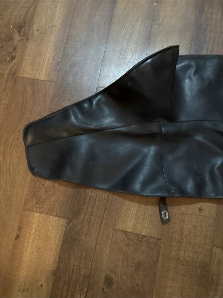 1970 - 1989 年阿尔法罗密欧蜘蛛黑色软顶靴盖二手状况良好原始设备制造商。 G — 第 2/4 张图片