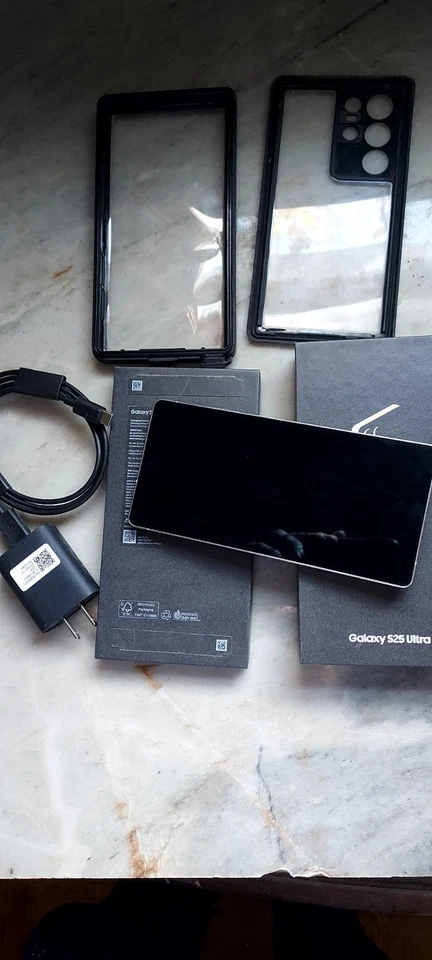 Samsung Galaxy S25 Ultra - 256 GB - Titanium Black (T-Mobile) + Extras - Image 4 of 4