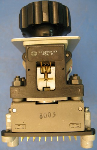 ELECTRO SWITCH CORP. ON-OFF-ON SWITCH 2296725-GR2 NSN# 5930-00-073-8869 - Picture 5 of 9