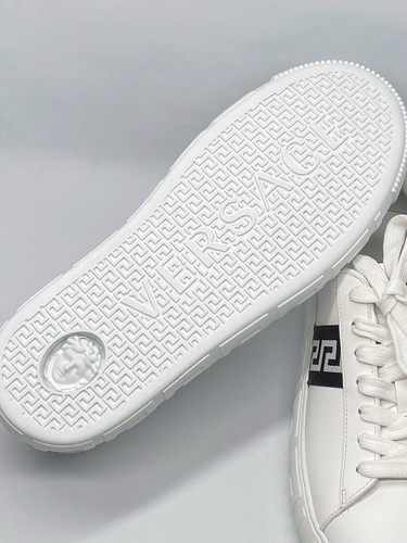 Sneakers Versace La Greca in pelle con bordo a nastro taglia 40 - Foto 13 di 13