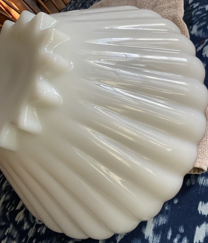 Flawless Anchor Hocking Milk Glass 11x5 Serving Bowl With Scalloped Gold Rim - Picture 12 of 16