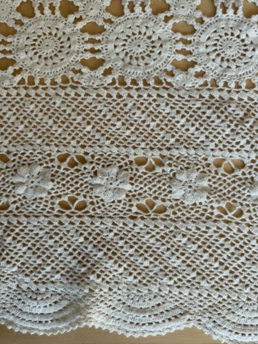 Vintage Hand Crocheted Tablecloth Victorian Beige Oblong Size 62 X 100” - Picture 9 of 17