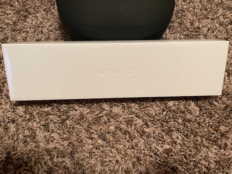 Apple Watch SE 44mm Space Gray Aluminum Case with Black Sport Band
