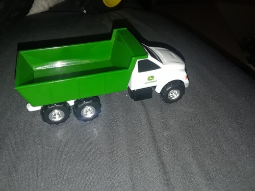 White DUMP TRUCK John Deere  Construction Equipment Ertl  1:64 Scale 4 1/4" long - Picture 3 of 4
