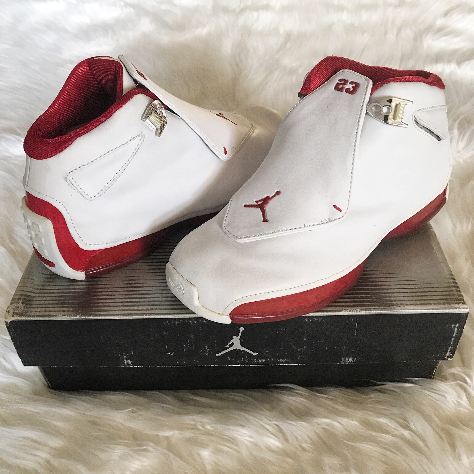 Nike air jordan xviii 18 bianco - rosso og gioventù dimensioni 6 305886 161 Nike air jordan xviii 18 bianco - rosso og gioventù dimensioni 6 305886 161