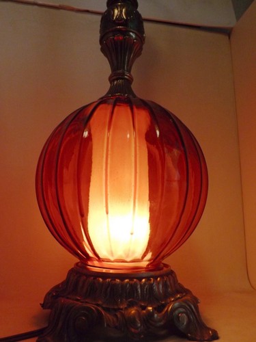 Vintage 1950s Mid Century Ruby Red Night Light Table Lamp MCM see VIDEO! - Picture 9 of 11