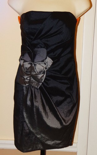 Designer CACHE Minikleid schwarz/grau seidig Stretch Taft tailliert mit Blume Gr. 2 - Bild 6 von 11