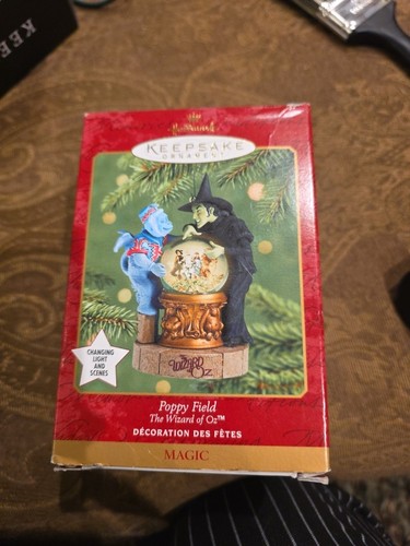 Wicked Witch of the West & Flying Monkey Poppy Field Hallmark Keepsake 2000 Difícil de encontrar - Imagen 4 de 7