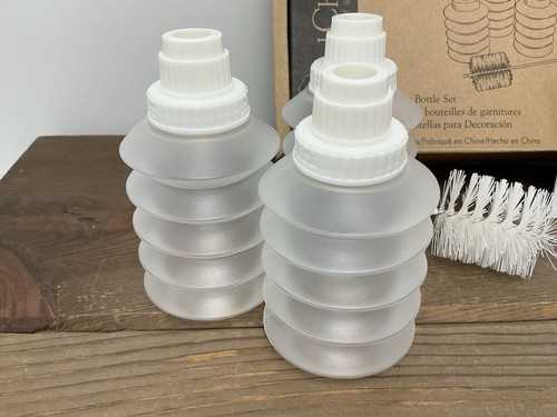 The Pampered Chef 1585 Squeeze Bottle Decorator Set - Brush, Tips, 3 Bottles NEW - Picture 2 of 17