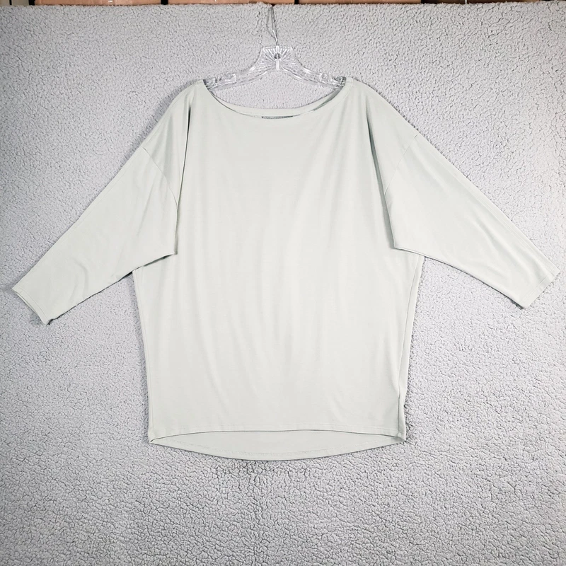 athleta ease in 3/4 sleeve keyhole back pleat shirt